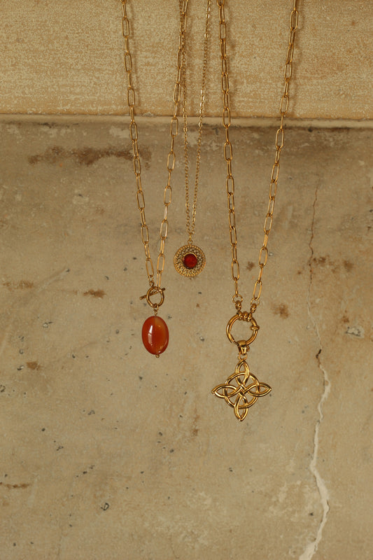 Gold chain with knot pendant