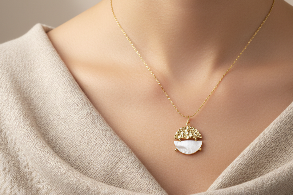 Harmonize | Mother of pearl circle pendant necklace