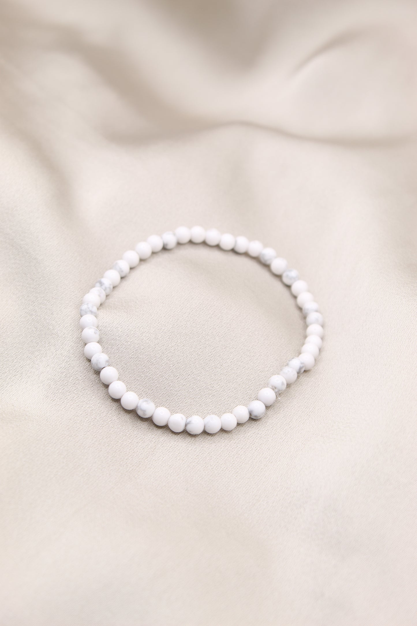 Howlite delicate beaded bracelet