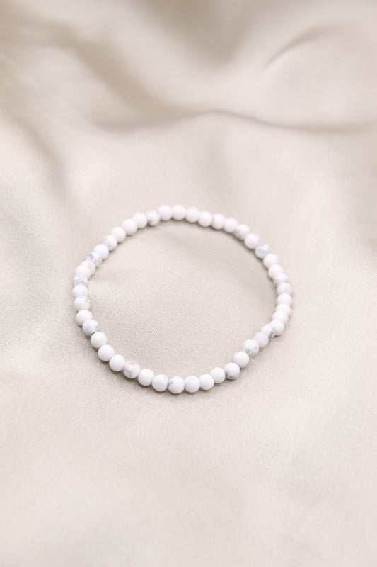 Howlite delicate beaded bracelet