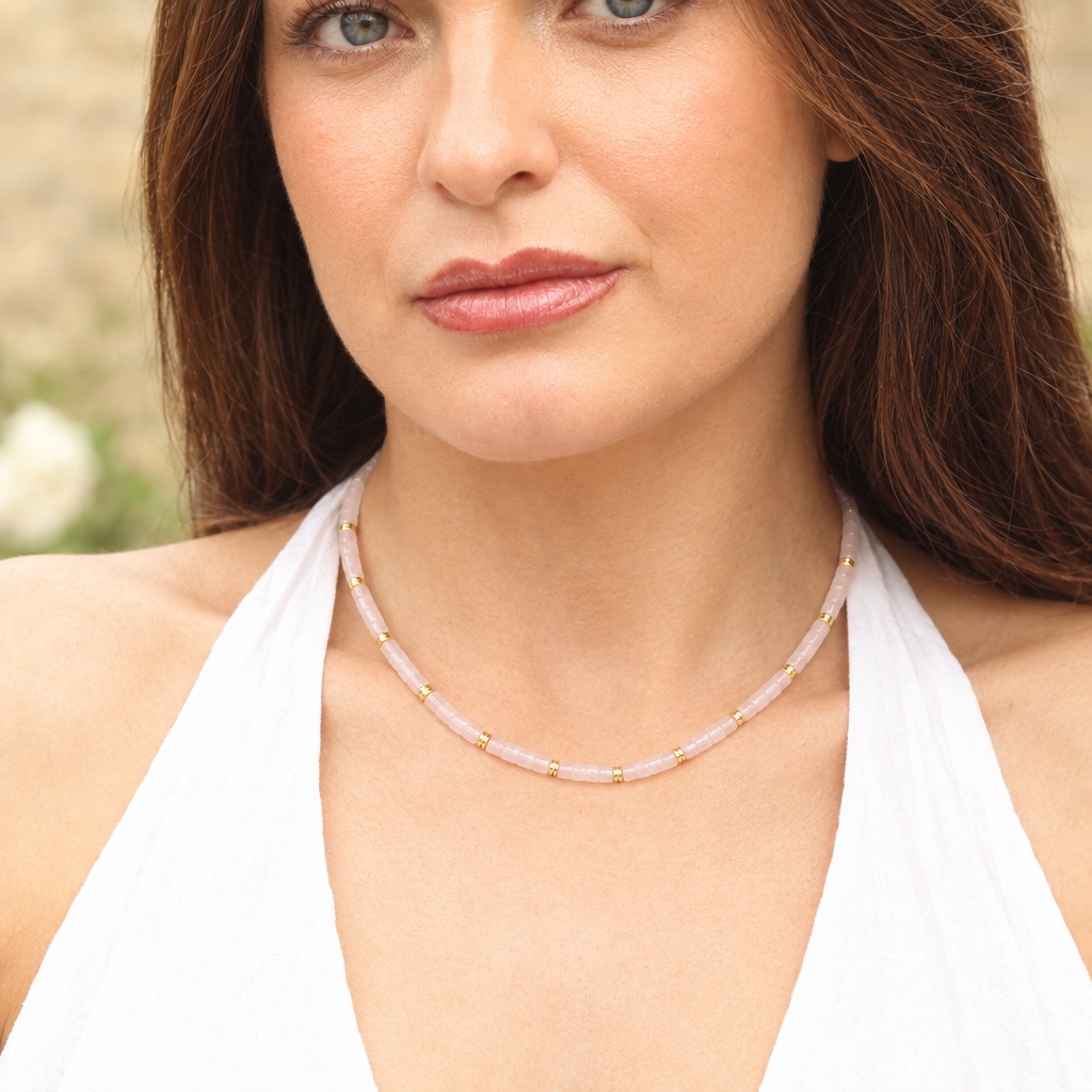 Rose quartz beaded necklace on the Wilde Velora model